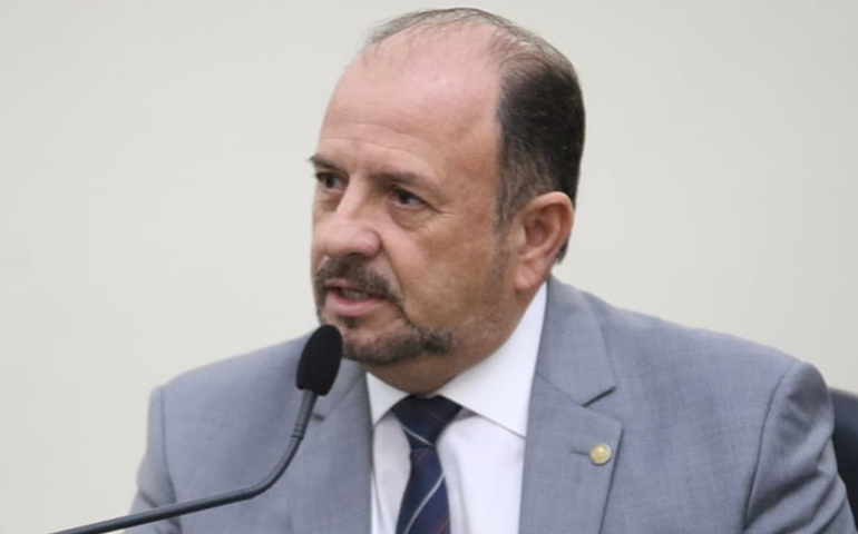 Antonio Albuquerque apresenta projeto exigindo transparência sobre uso de produtos que imitam queijo