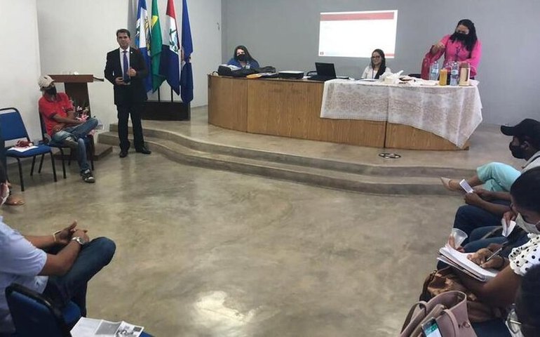 1ª Vara de Santana do Ipanema capacita pretendentes à adoção