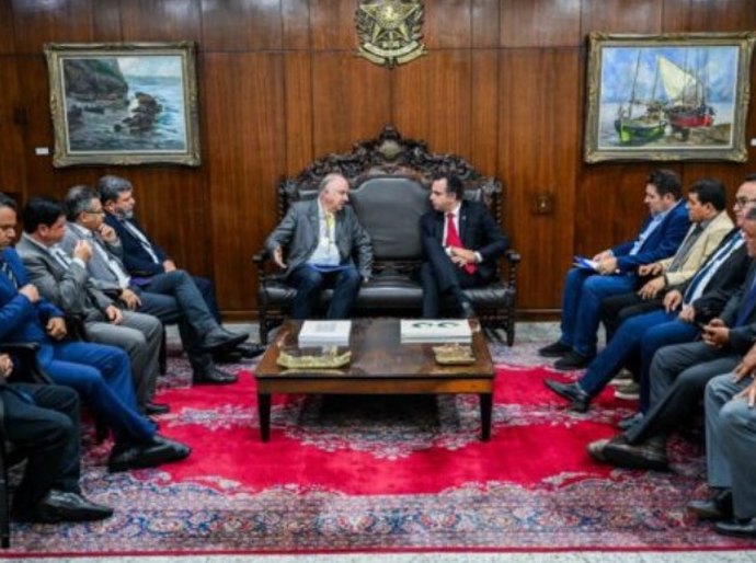 Lideranças municipalistas entregam proposta de desoneração a presidente do Senado