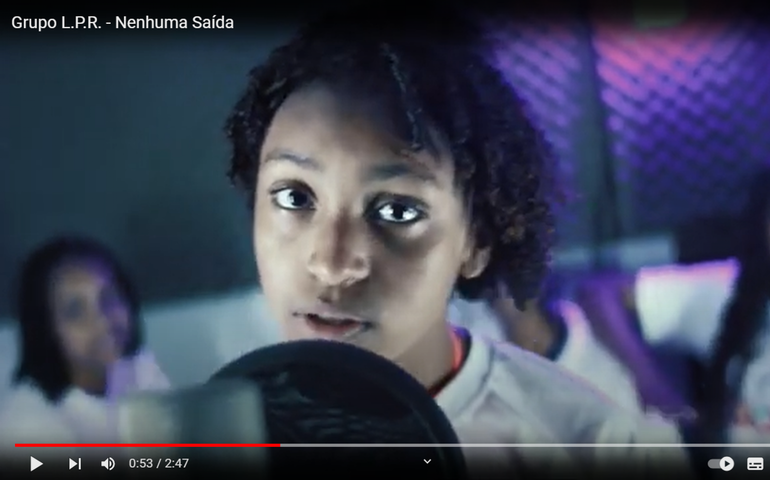 Jovens que participam do projeto Cultura nas Grotas lançam clipes de hip hop