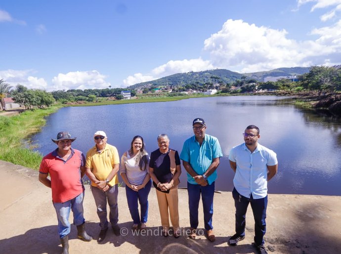 Tia Júlia acompanha manutenção do Lago Juca Sampaio e recapeamento asfáltico de Palmeira