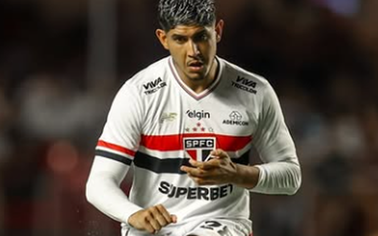 São Paulo perde pênalti, estreia no Brasileirão com empate no MorumBis e deixa campo sob vaias