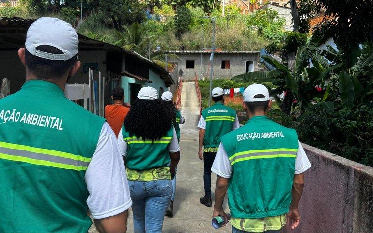 Moradores do Pau D'arco são beneficiados com ações do programa Grota Limpa