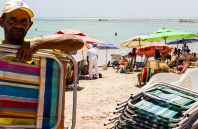 Através da Desenvolve, Estado financiará melhorias para prestadores de serviços da orla de Maceió 