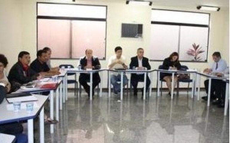 Trabalhadores e representantes da GM tentam acordo para acabar com greve