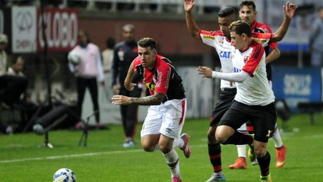 Em clássico emocionante, Flamengo bate Fluminense e vai à final da Taça Guanabara