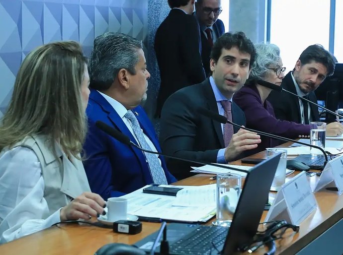 Apostadores destinam até R$ 30 bi por mês a bets, informa BC