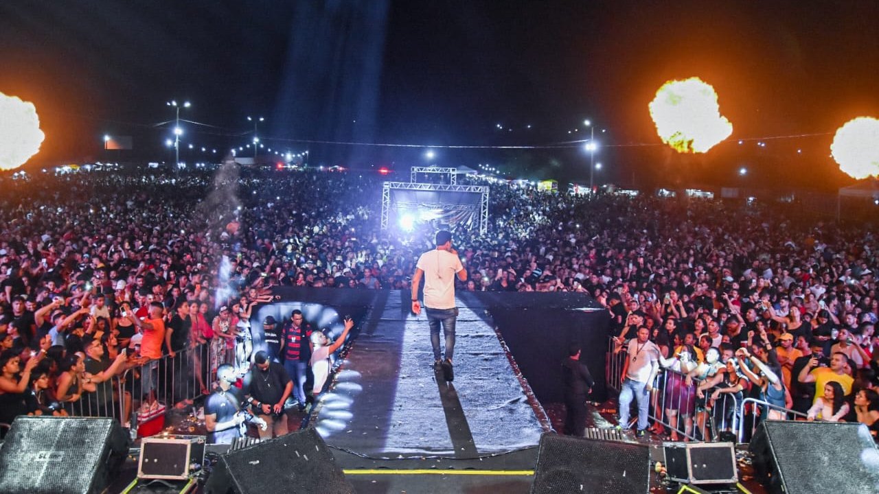 Prefeitura de Coruripe encerra comemorações do aniversário da cidade com grande show musical
