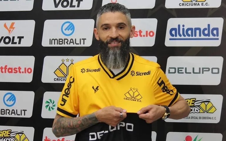 Meia do Criciúma é internado com quadro de tromboembolismo pulmonar agudo
