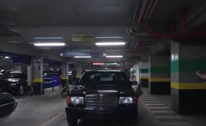 Mercedes-Benz 560 SEL usado por Collor foi recebido como presente da fabricante Mercedes-Benz 560 SEL usado por Collor foi recebido como presente da fabricante