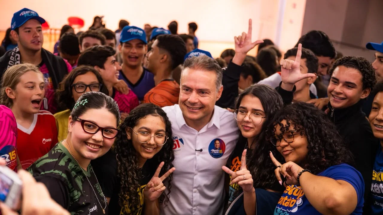 Renan Filho apresenta propostas e defende participação dos jovens nas decisões de governo