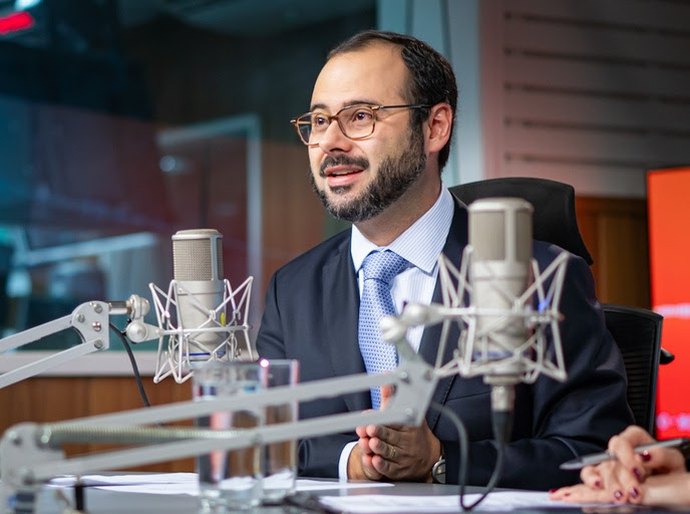 “Medida vai impactar positivamente a economia”, diz ministro Paulo Pereira sobre a redução da jornada e fim da escala 6x1