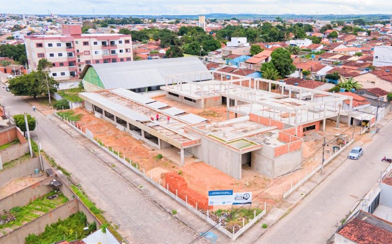 Prefeito Luciano agradece apoio do deputado Daniel Barbosa para acelerar obra de escola-modelo em Arapiraca