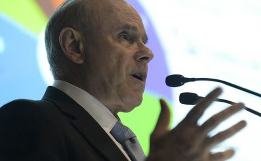 Decisão sobre aumento do IPI para veículos será tomada &#8216;na véspera&#8217;, diz Mantega