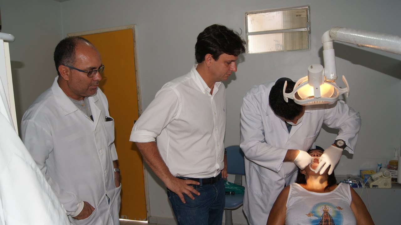 Jequiá da Praia: Mais de quarenta pessoas recebem próteses dentárias