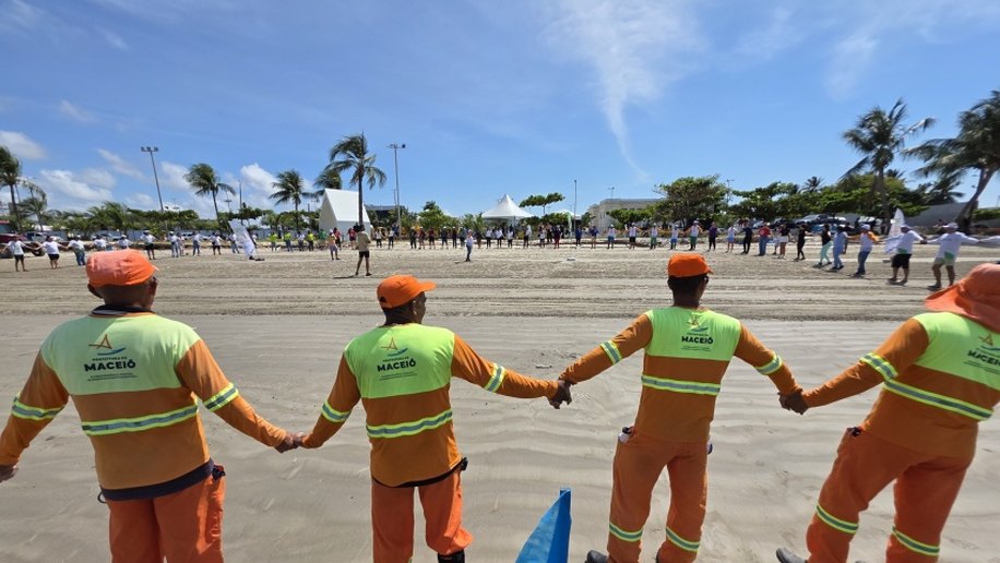 Clean Up Day 2026: Alurb realizará mutirão de limpeza na praia de Jaraguá, neste sábado (19)