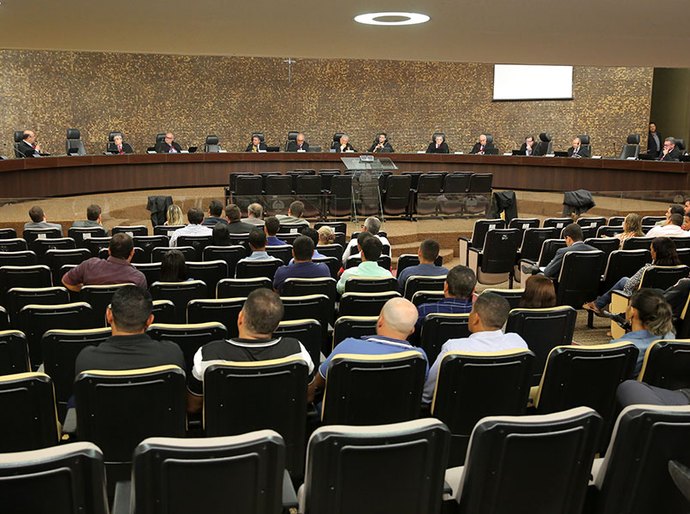 ﻿Pedido de vista adia julgamento de prisão de prefeito de Maribondo