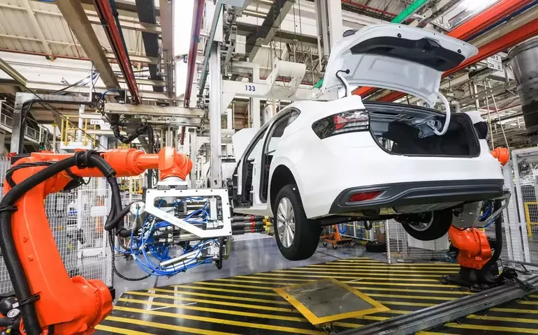 Como o governo Lula recuperou indústria automotiva após o fechamento da Ford