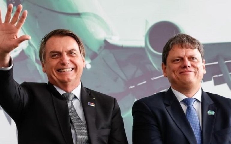 Bolsonaro e Tarcísio de Freitas participam de agenda com pastores em SP