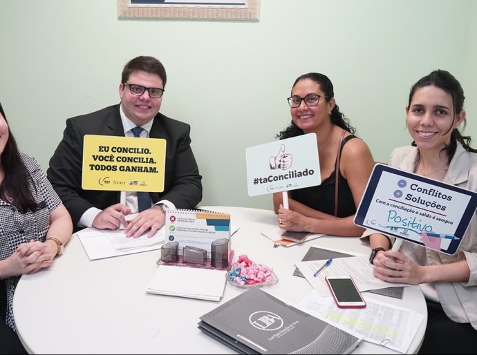 Severino Pessoa prestigia emancipação política e participa de inaugurações em Limoeiro