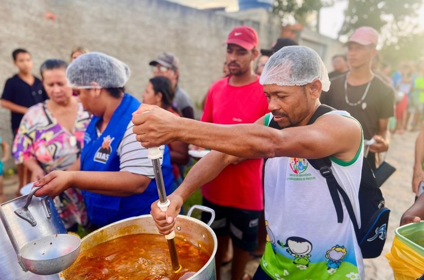 Comida e cuidado: Sopão Comunitário chega em Palmeira dos Índios