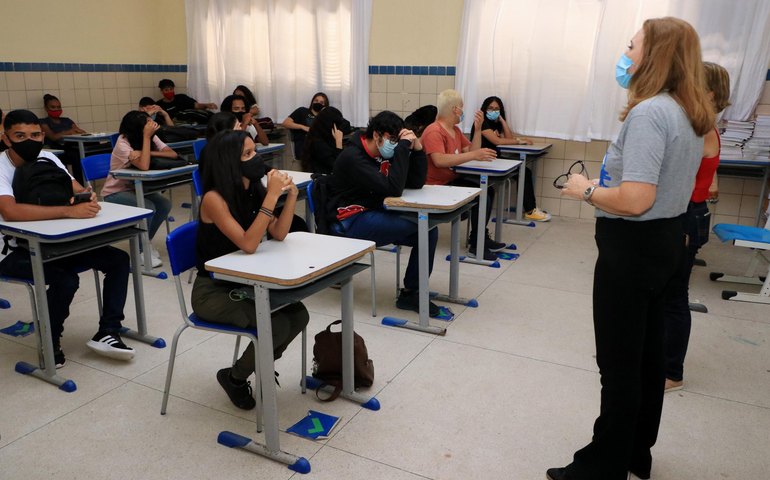 Sesau promove ações educativas voltadas para a saúde vocal dos professores