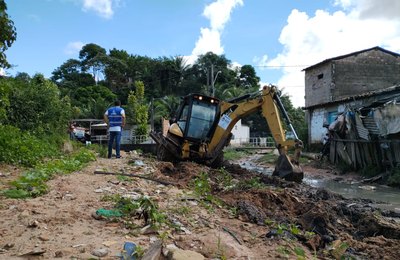 Início do inverno: Prefeitura intensifica limpeza de canais como medida preventiva