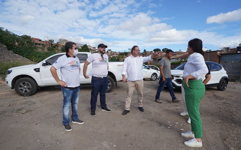 Prefeito Luciano Barbosa apresenta obras sociais a juízes do Trabalho