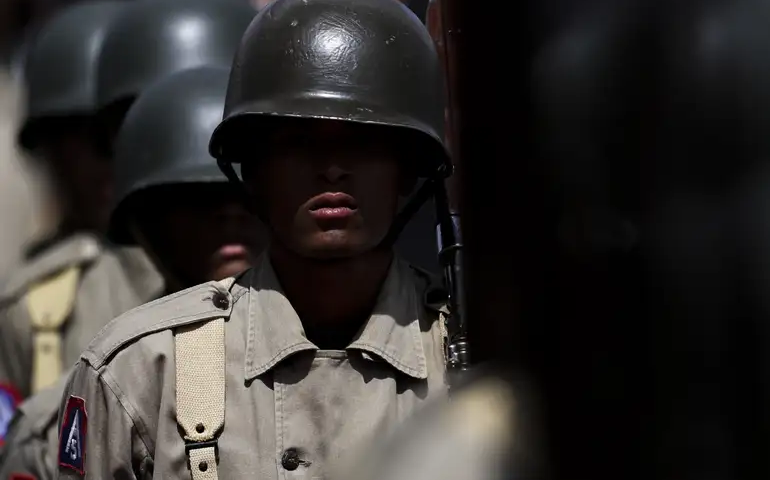 Golpismo decorre da ideia de superioridade militar, diz pesquisadora