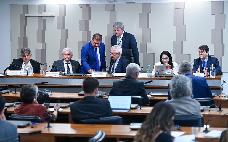 Debatedores defendem em seminário regulamentação de inteligência artificial