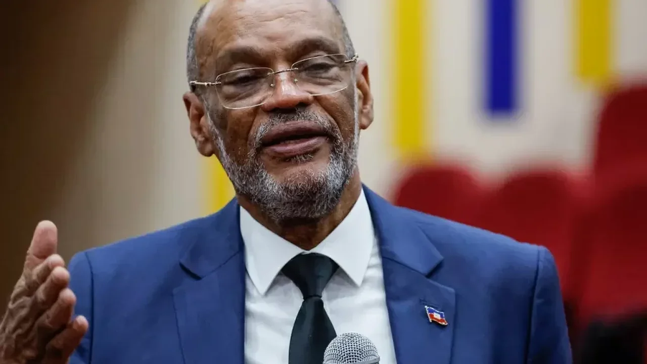 Primeiro-ministro do Haiti oficializa renúncia após conselho de transição tomar posse, em cerimônia marcada por violência