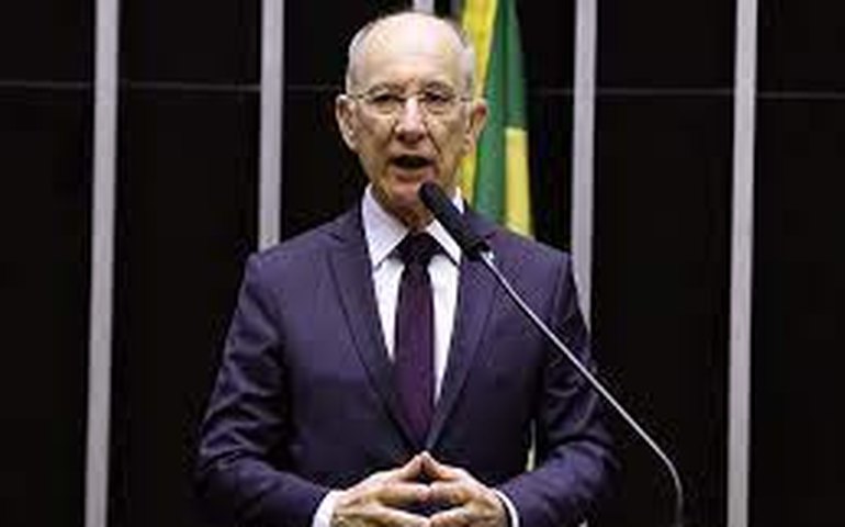 Rui Falcão aciona MP Eleitoral contra Tarcísio por suposta campanha antecipada