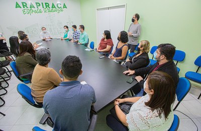 Luciano Barbosa assina decreto e descentraliza verbas para educação, saúde e centros de assistência
