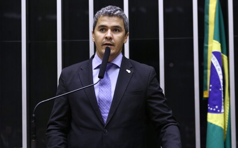 CCJ aprova projeto que cria programa para tratar mulheres com adenomiose