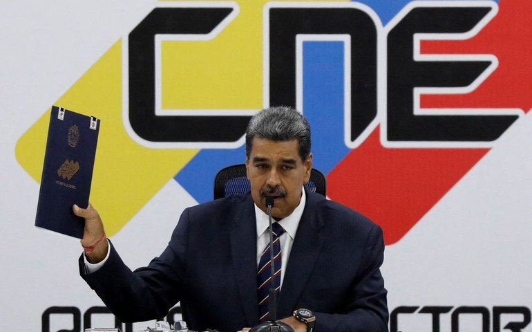 Maduro entrega atas eleitorais do seu partido à Justiça da Venezuela