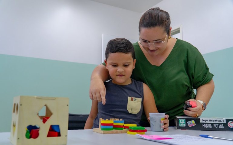 Abril Azul: Arapiraca promove inclusão e cuidados para crianças autistas com órgão especializado