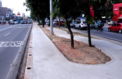 Obras da ciclovia avançam na Avenida Fernandes Lima