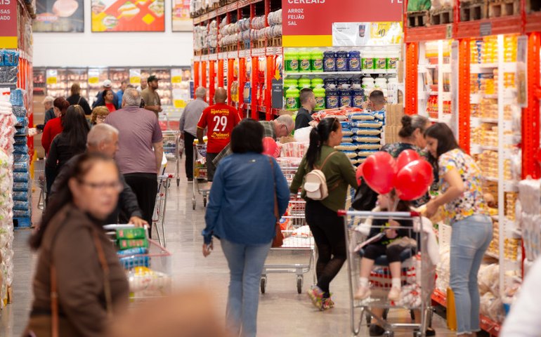 Vendas no varejo nos EUA sobem 1,3% em outubro ante setembro