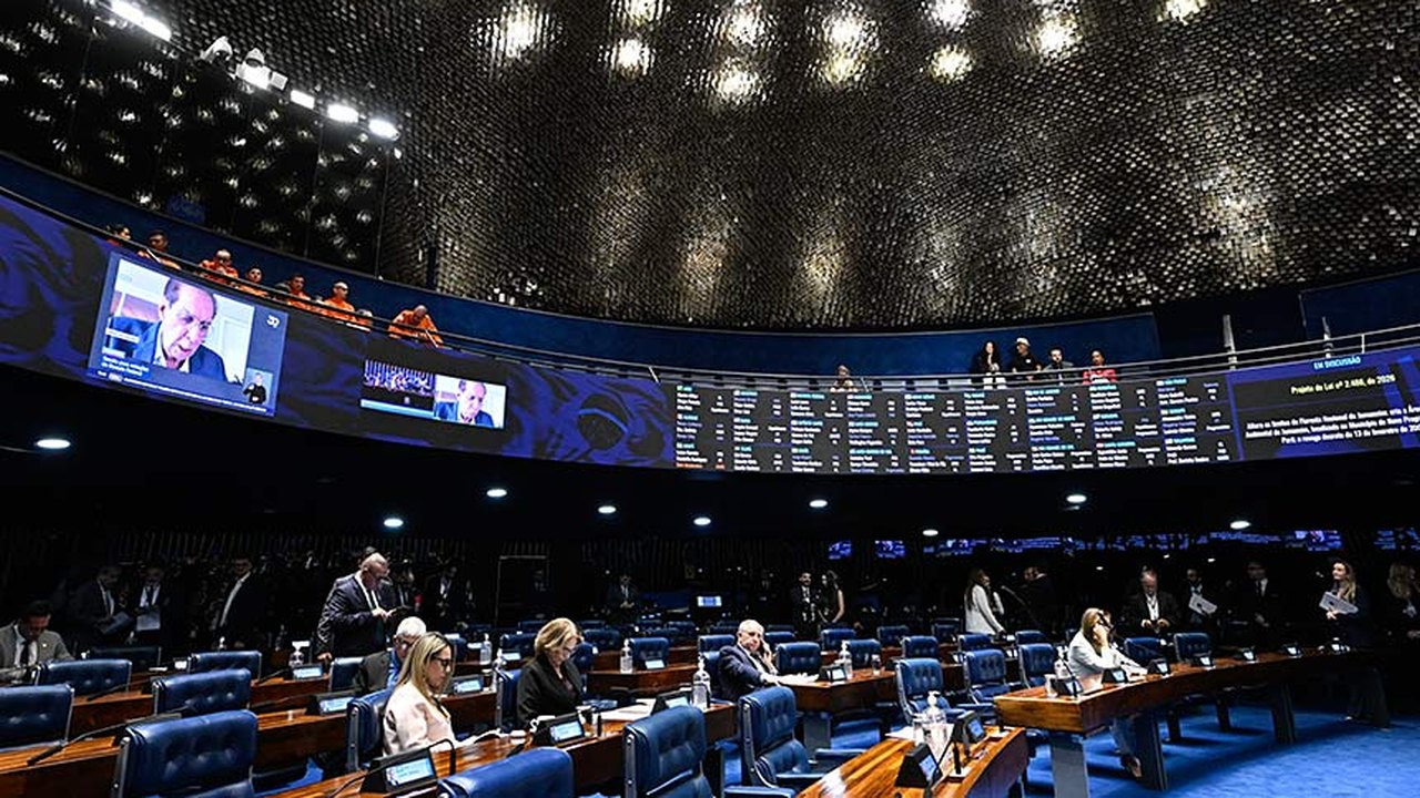 Senado aprova aumento de penas para crimes contra professores e médicos
