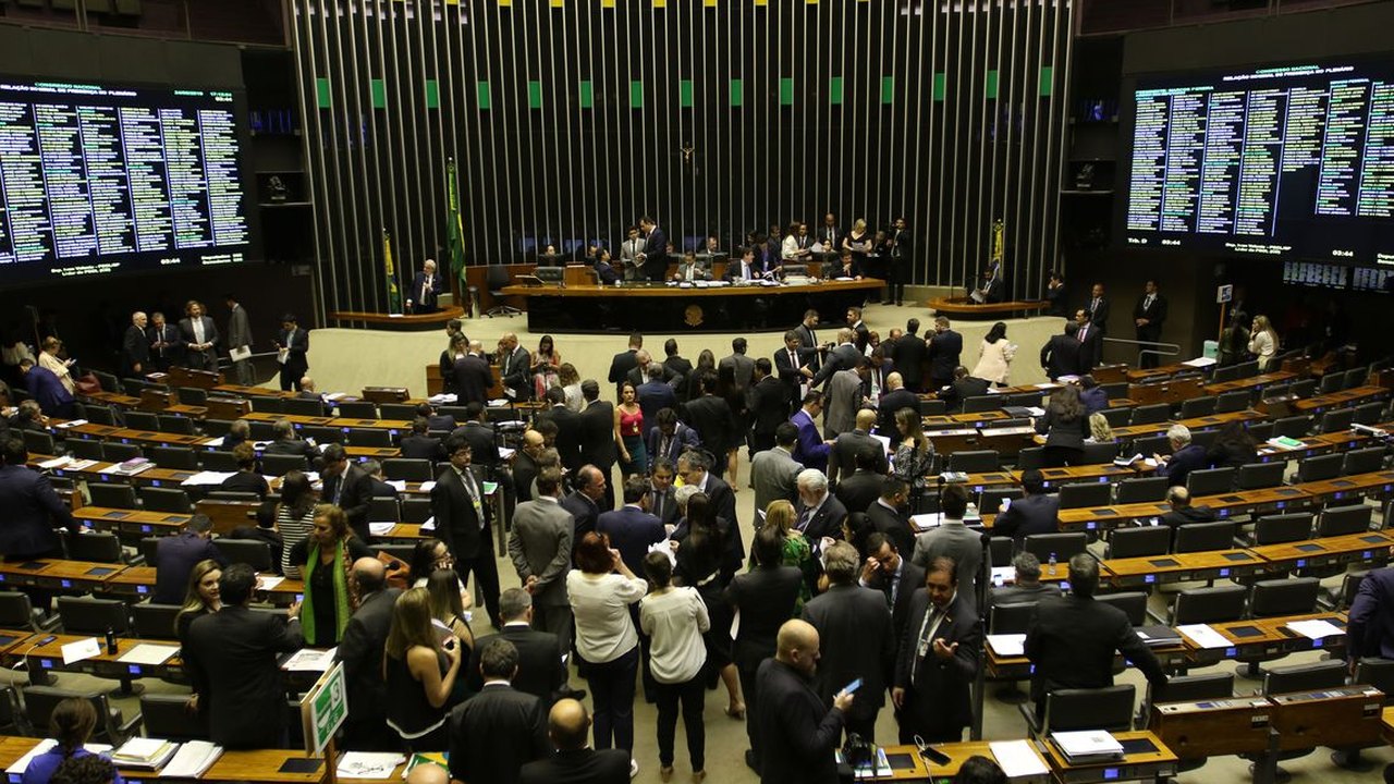 Precatórios: Segundo destaque é derrubado por 353 votos contra 126