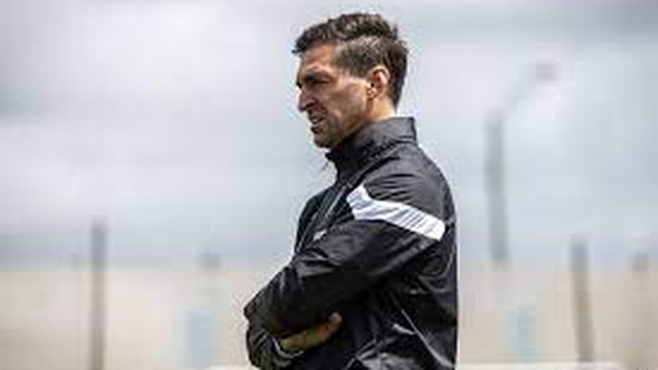 Após dois meses, Sevilla demite técnico Diego Alonso