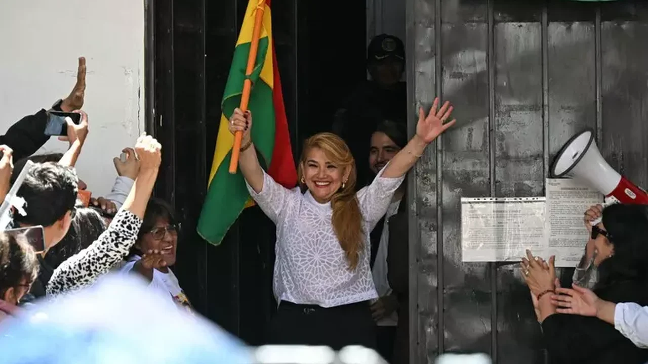 Ex-presidente boliviana Añez deixa prisão após quase 5 anos