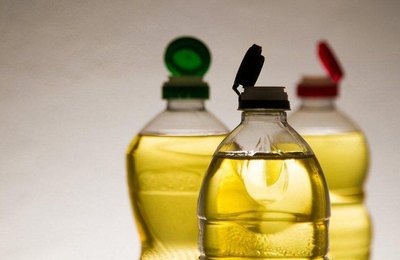 Descarte correto do óleo de cozinha usado evita danos ao meio ambiente