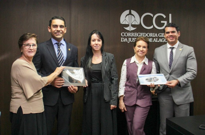 Juíza Ana Florinda apresenta dados do Cejusc Escolar à CGJAL