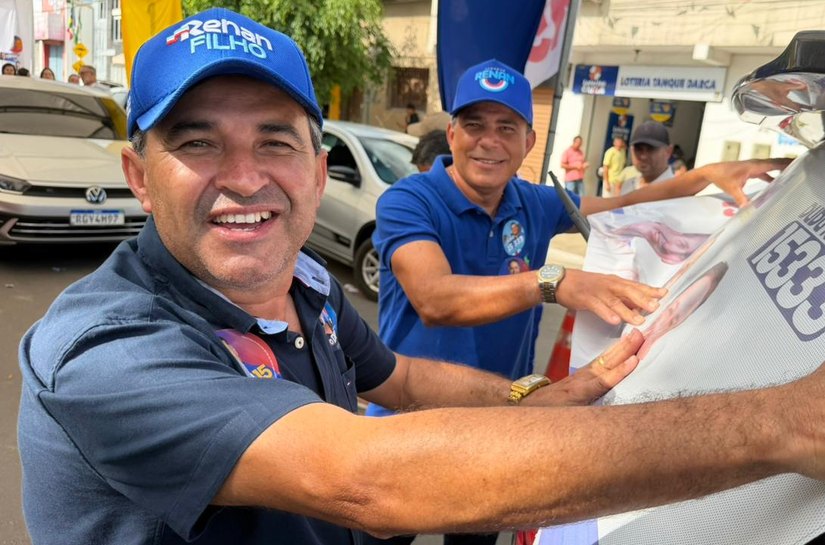 Prefeito Didi reúne multidão em grande adesivaço e demonstra força política em Tanque d’Arca