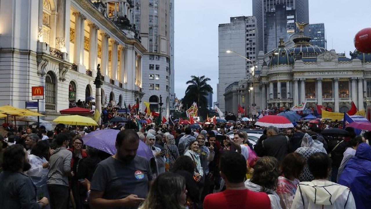 Cresce adesão ao Dia Nacional de Defesa da Democracia no Brasil