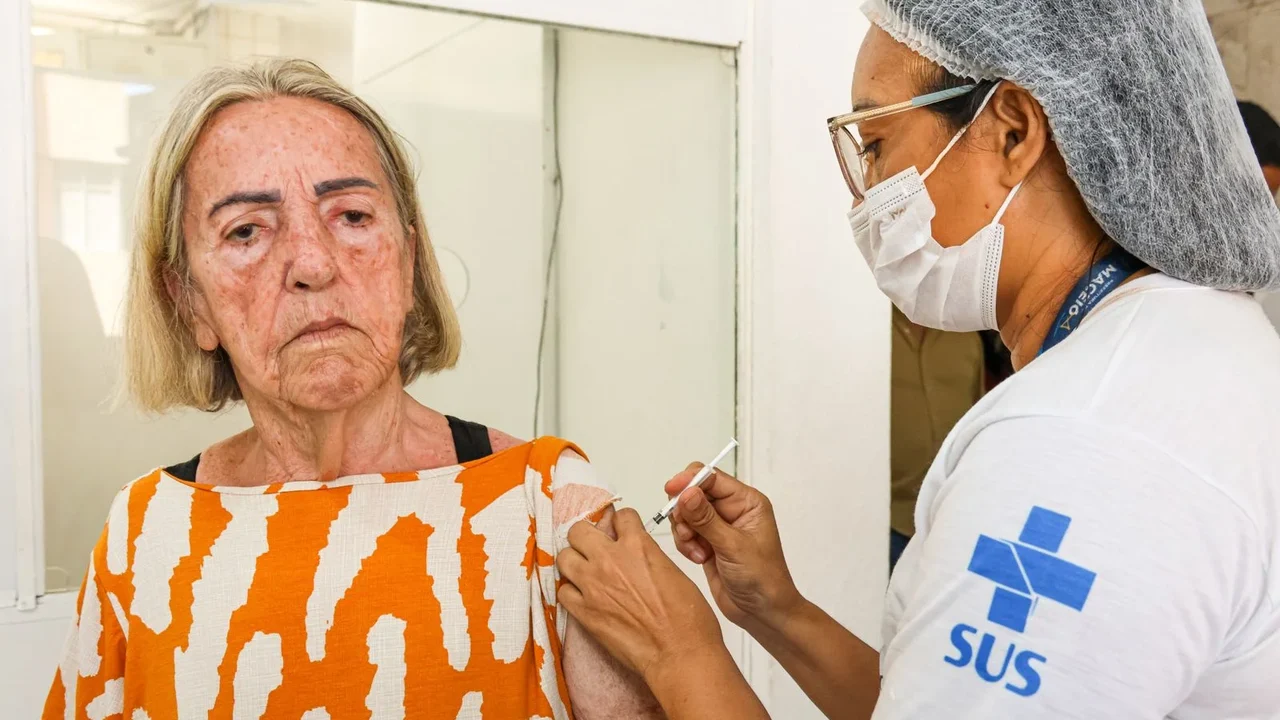 Servidores e usuários do Ipaseal são vacinados contra influenza