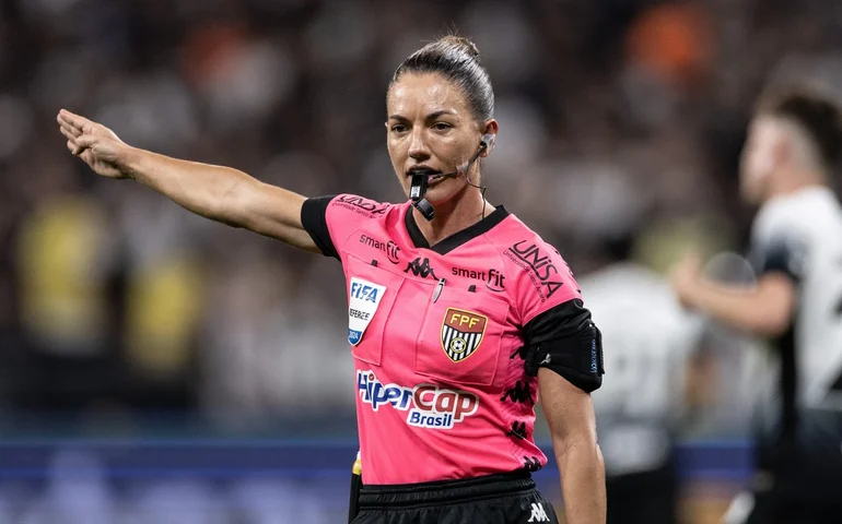Daiane Muniz apita Palmeiras x São Paulo na semifinal do Paulistão