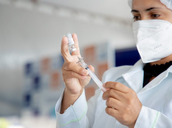 Gestantes e puérperas que tomaram 1ª dose da Astrazeneca podem tomar 2ª dose da Pfizer