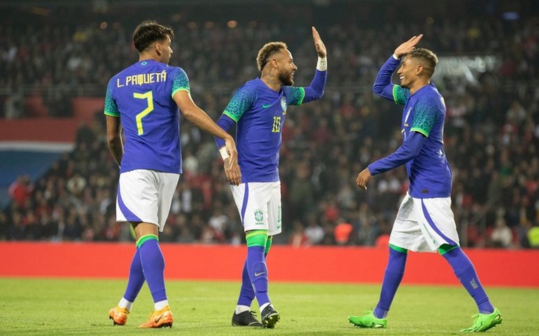 Neymar e Danilo têm lesão de ligamento e desfalcam Brasil no duelo com a Suíça